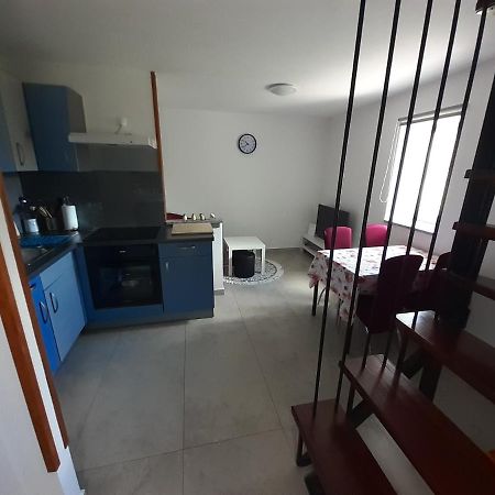 Apartman Sunset Plomin Exteriör bild