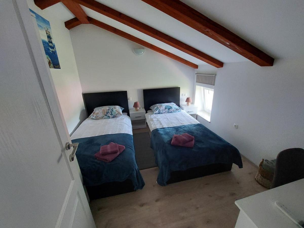 Apartman Sunset Plomin Exteriör bild