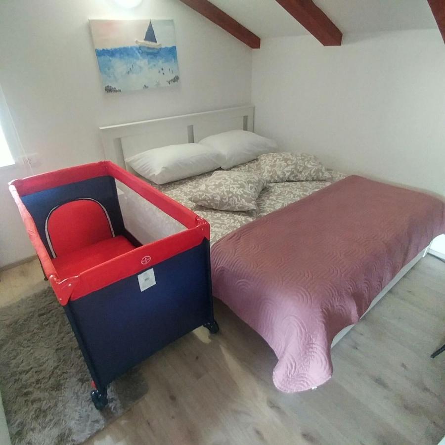 Apartman Sunset Plomin Exteriör bild