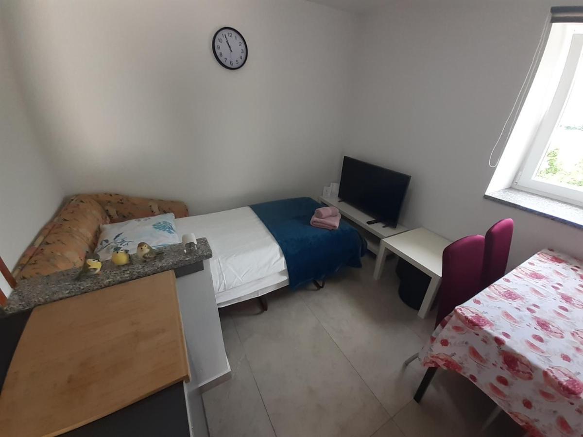 Apartman Sunset Plomin Exteriör bild