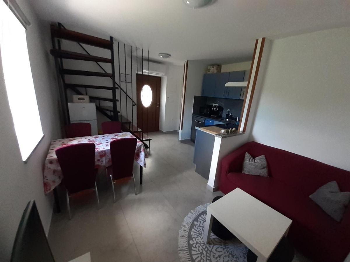 Apartman Sunset Plomin Exteriör bild